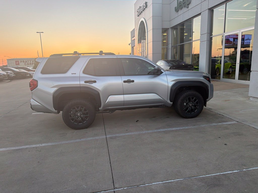 Used 2025 Toyota 4Runner SR5 AWD/4WD image 21
