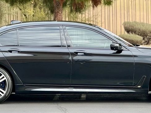 Used 2018 BMW 750i image 6