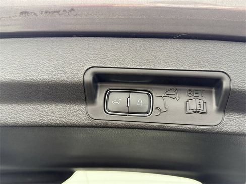 Used 2024 Ford Explorer XLT image 36