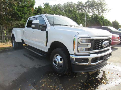 Used 2023 Ford F350 Lariat image 3