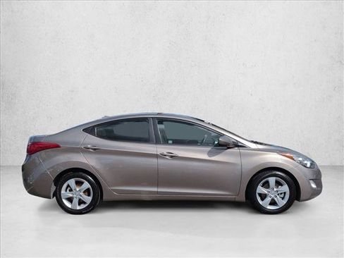 Used 2013 Hyundai Elantra GLS w/ Preferred Pkg image 4