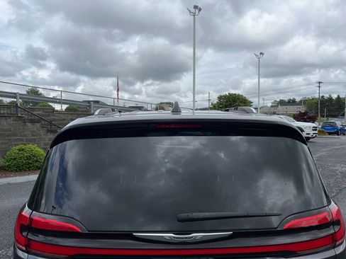 Used 2021 Chrysler Pacifica Touring-L FWD image 8