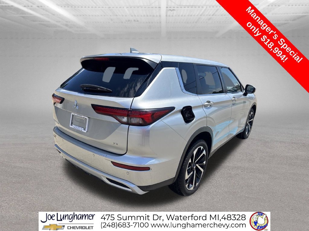 Used 2023 Mitsubishi Outlander SE FWD image 3