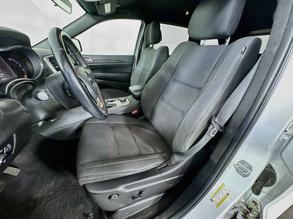 Used 2018 Jeep Grand Cherokee Laredo AWD/4WD image 24