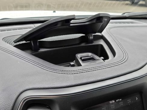 Used 2019 Jeep Cherokee Latitude w/ Popular Appearance Group AWD/4WD image 29