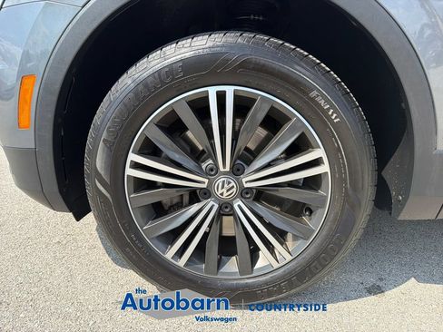 Used 2018 Volkswagen Tiguan SEL AWD/4WD image 32