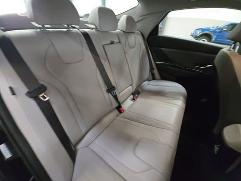 Certified 2025 Hyundai Elantra Limited FWD image 29