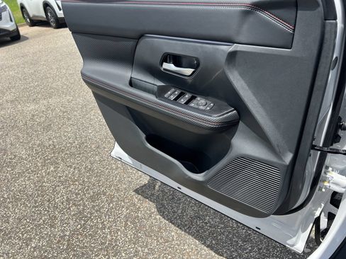 New 2026 Nissan Kicks SR w/ SR Premium Package FWD image 14