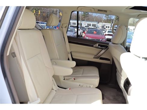 Used 2017 Lexus GX 460 image 25