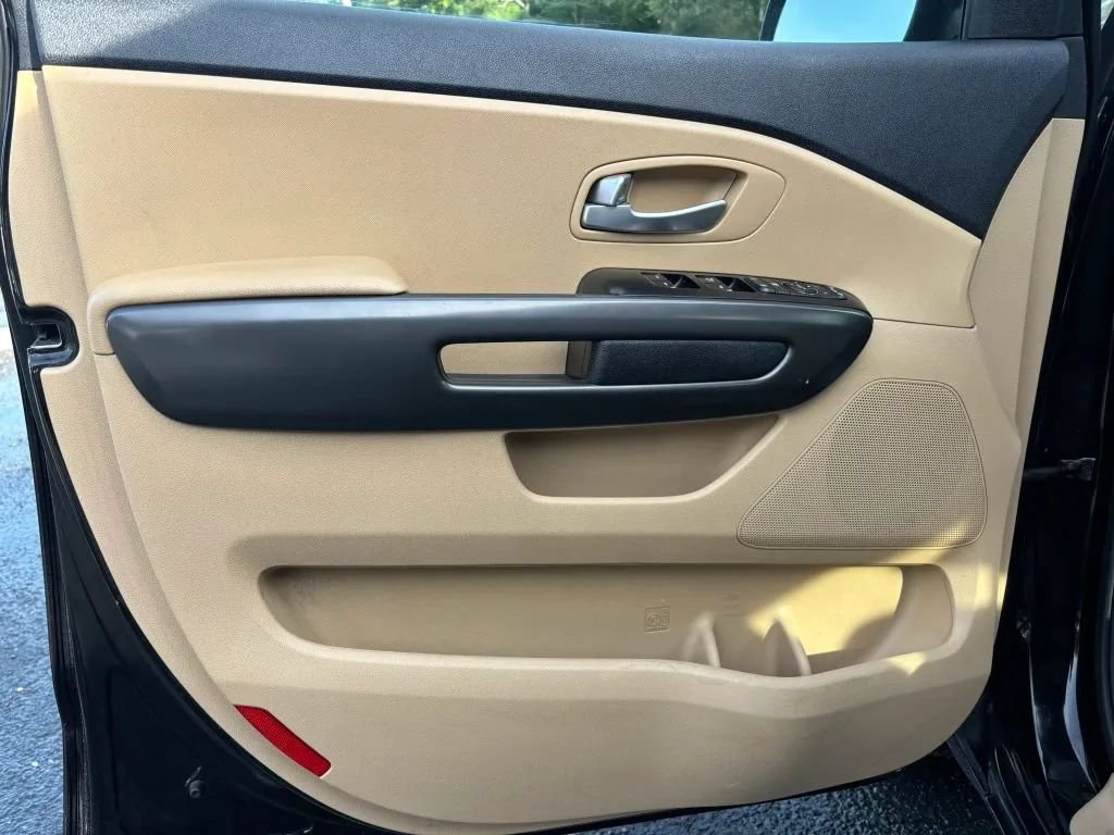 Used 2018 Kia Sedona LX FWD image 12