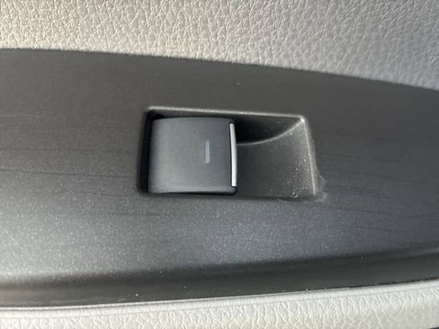 Used 2023 Toyota Camry XLE image 17