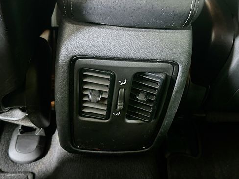 Used 2023 Dodge Durango SXT image 28