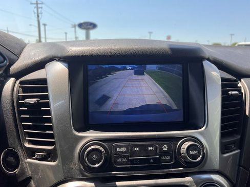 Used 2018 Chevrolet Suburban Premier AWD/4WD image 19