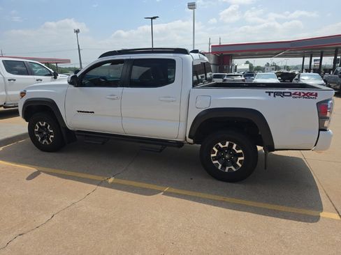Used 2023 Toyota Tacoma TRD Off-Road w/ Technology Package AWD/4WD image 3