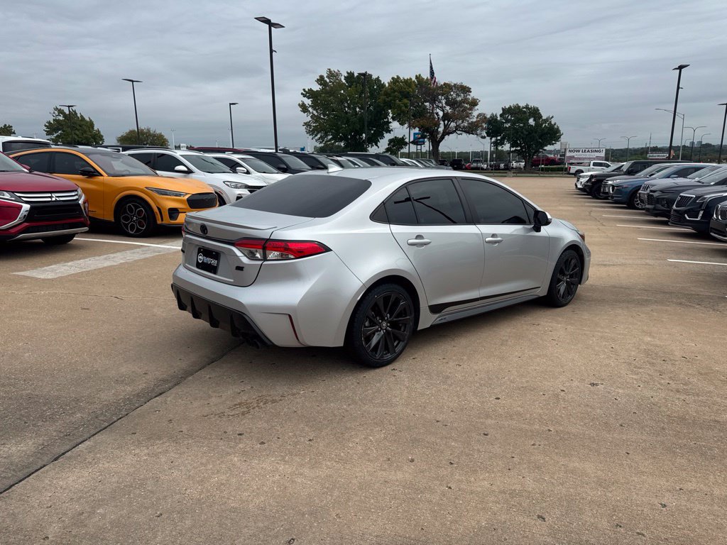 Used 2023 Toyota Corolla SE FWD image 3