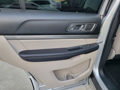 Used 2018 Ford Explorer XLT w/ Equipment Group 202A AWD/4WD image 20