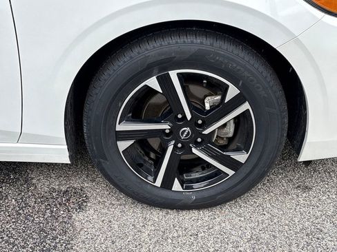 Used 2024 Nissan Sentra SV FWD image 30