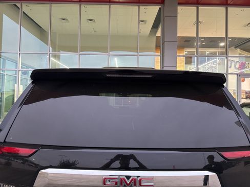 Used 2022 GMC Yukon SLT w/ SLT Premium Package image 7