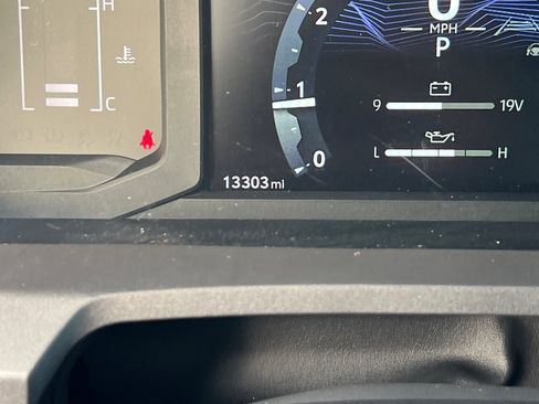 Used 2025 Toyota Tacoma SR5 image 28