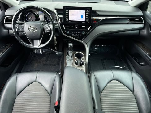 Used 2022 Toyota Camry SE w/ Cold Weather Package FWD image 16