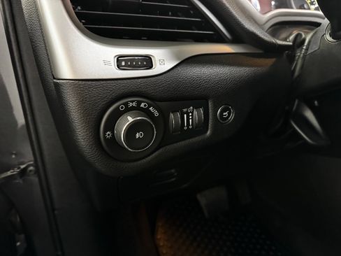 Used 2018 Jeep Cherokee Trailhawk AWD/4WD image 24