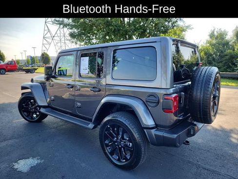 Used 2025 Jeep Wrangler Unlimited Sahara AWD/4WD image 5