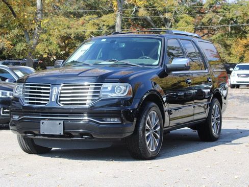 Used 2015 Lincoln Navigator 2WD image 3