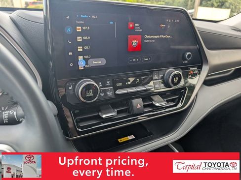 Used 2023 Toyota Highlander XLE image 22