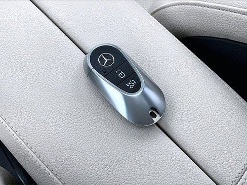 Certified 2025 Mercedes-Benz GLC 300 4MATIC image 38