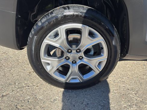 Used 2023 Jeep Renegade Limited image 9