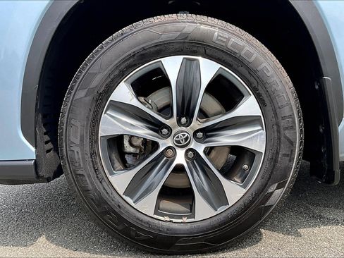 Used 2021 Toyota Highlander XLE image 9