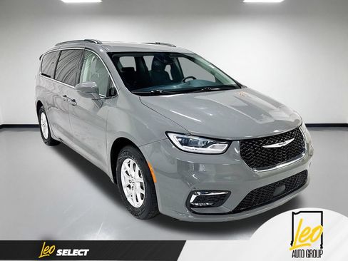 Used 2022 Chrysler Pacifica Touring-L FWD image 5