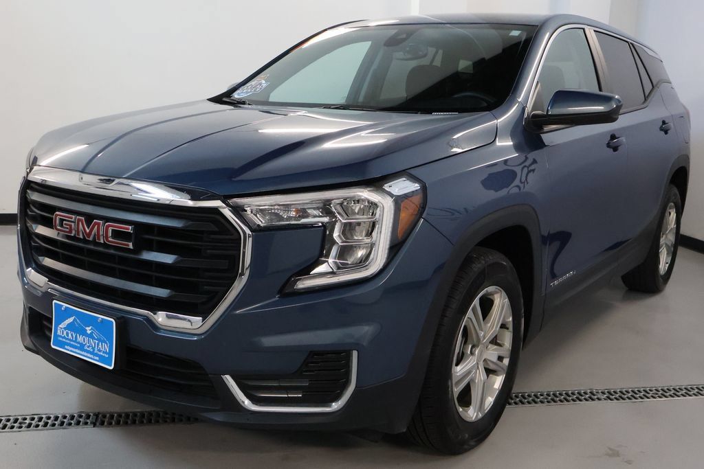 Used 2024 GMC Terrain SLE AWD/4WD image 3