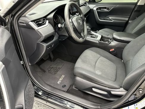Used 2019 Toyota RAV4 XLE AWD/4WD image 11