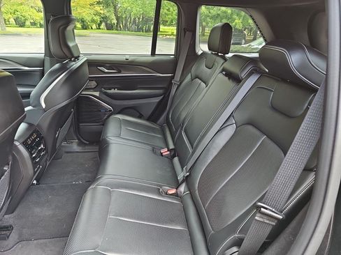 Used 2023 Jeep Grand Cherokee Overland w/ Advanced Protech Group III AWD/4WD image 17