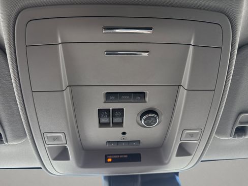 Used 2018 Chevrolet Tahoe Premier image 32