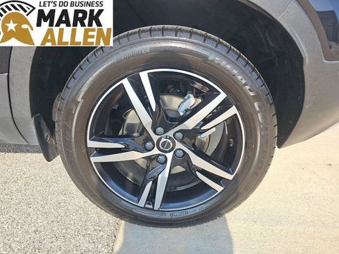 Used 2023 Volvo XC40 B5 Plus AWD/4WD image 32