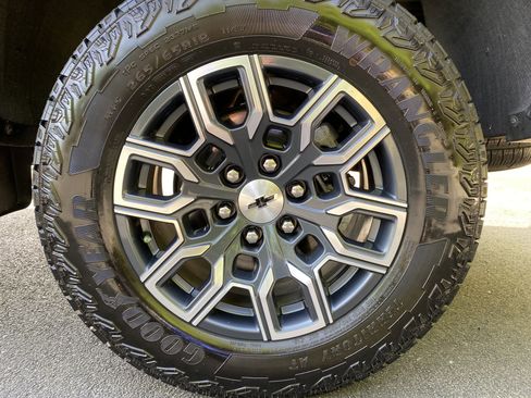 Used 2024 Chevrolet Colorado Z71 w/ Z71 Convenience Package 2 image 43