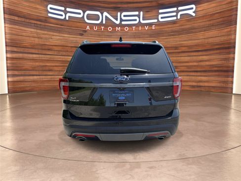 Used 2017 Ford Explorer XLT w/ Equipment Group 202A AWD/4WD image 6