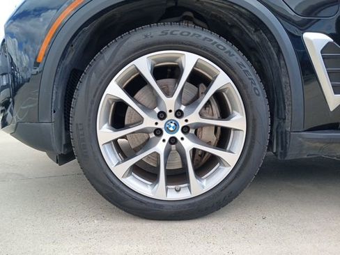 Used 2025 BMW X5 xDrive50e image 5