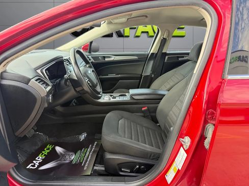 Used 2020 Ford Fusion SE FWD image 16