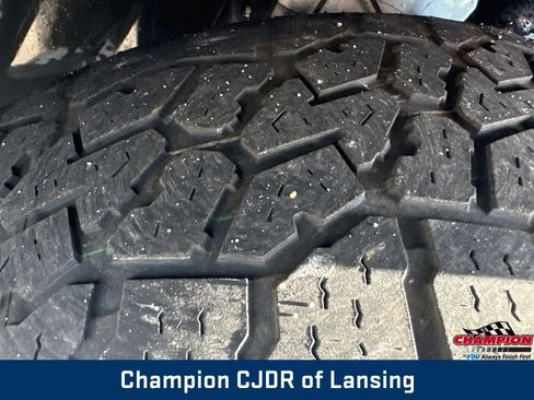 Used 2025 Jeep Compass Trailhawk AWD/4WD image 33