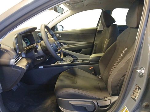 New 2026 Hyundai Elantra Hybrid FWD image 9