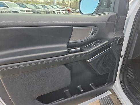 Used 2025 Ford Expedition Platinum AWD/4WD image 33