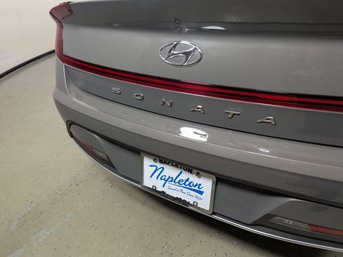 Used 2023 Hyundai Sonata SE FWD image 9