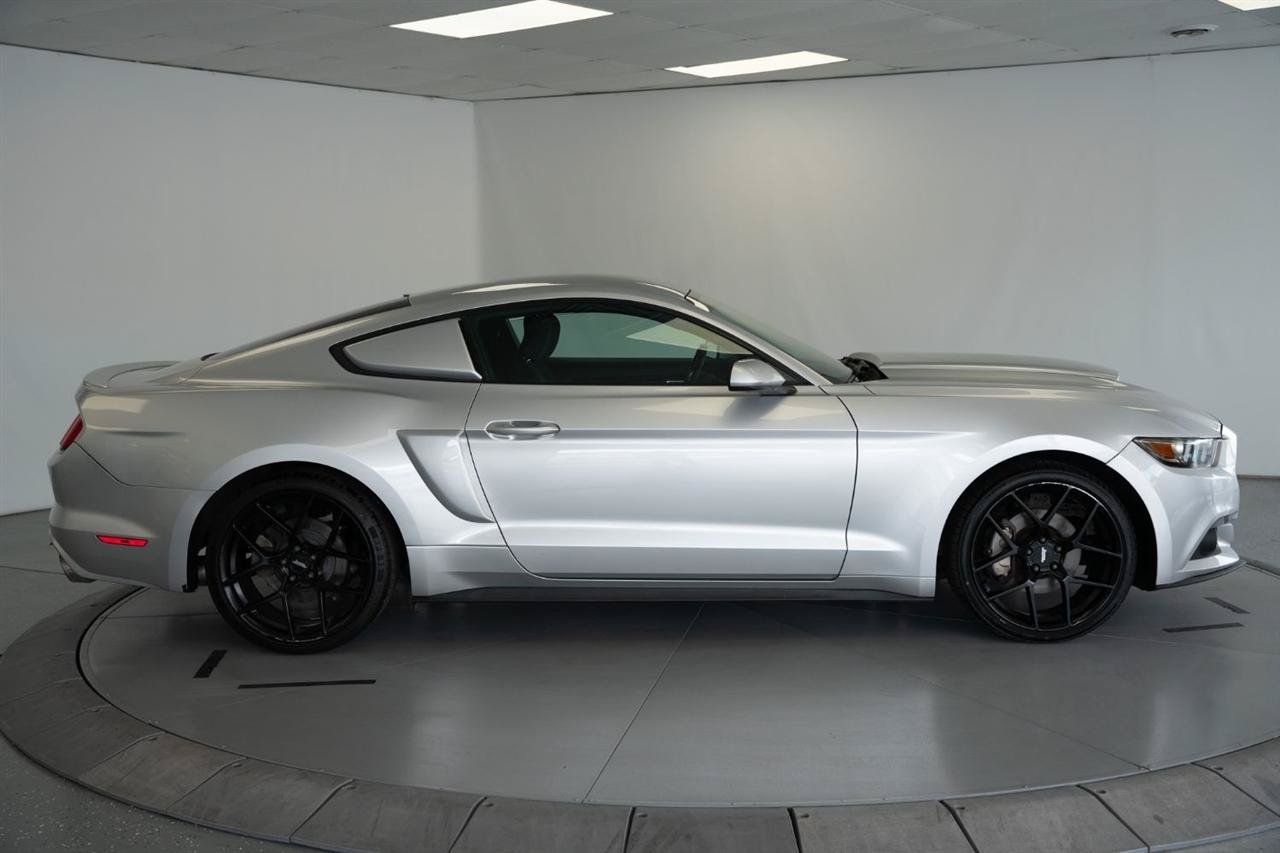 Used 2017 Ford Mustang Coupe RWD image 9
