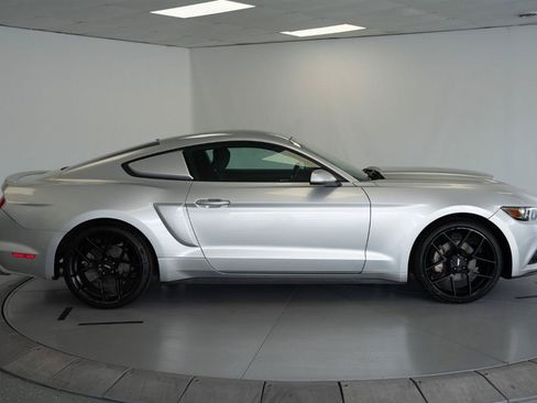 Used 2017 Ford Mustang Coupe RWD image 9