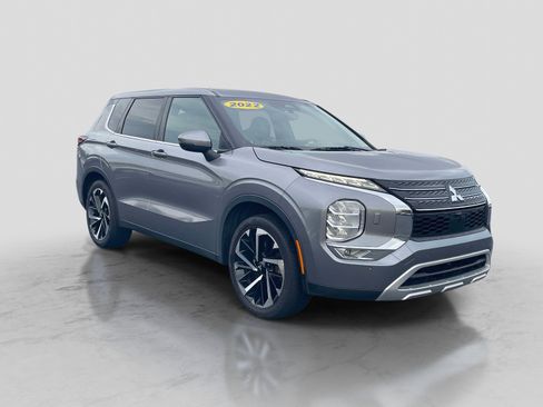 Used 2022 Mitsubishi Outlander SE AWD/4WD image 1
