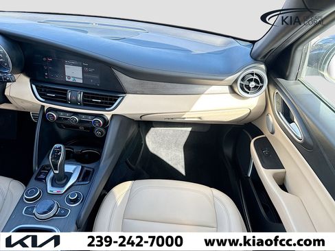 Used 2023 Alfa Romeo Giulia AWD w/ Quick Order Package 22X Lusso image 17