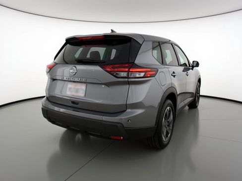 Used 2025 Nissan Rogue SV image 9